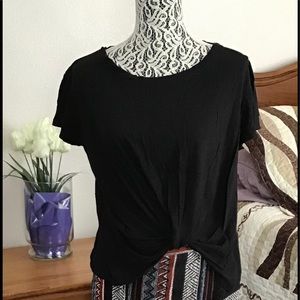 Twist hem tee